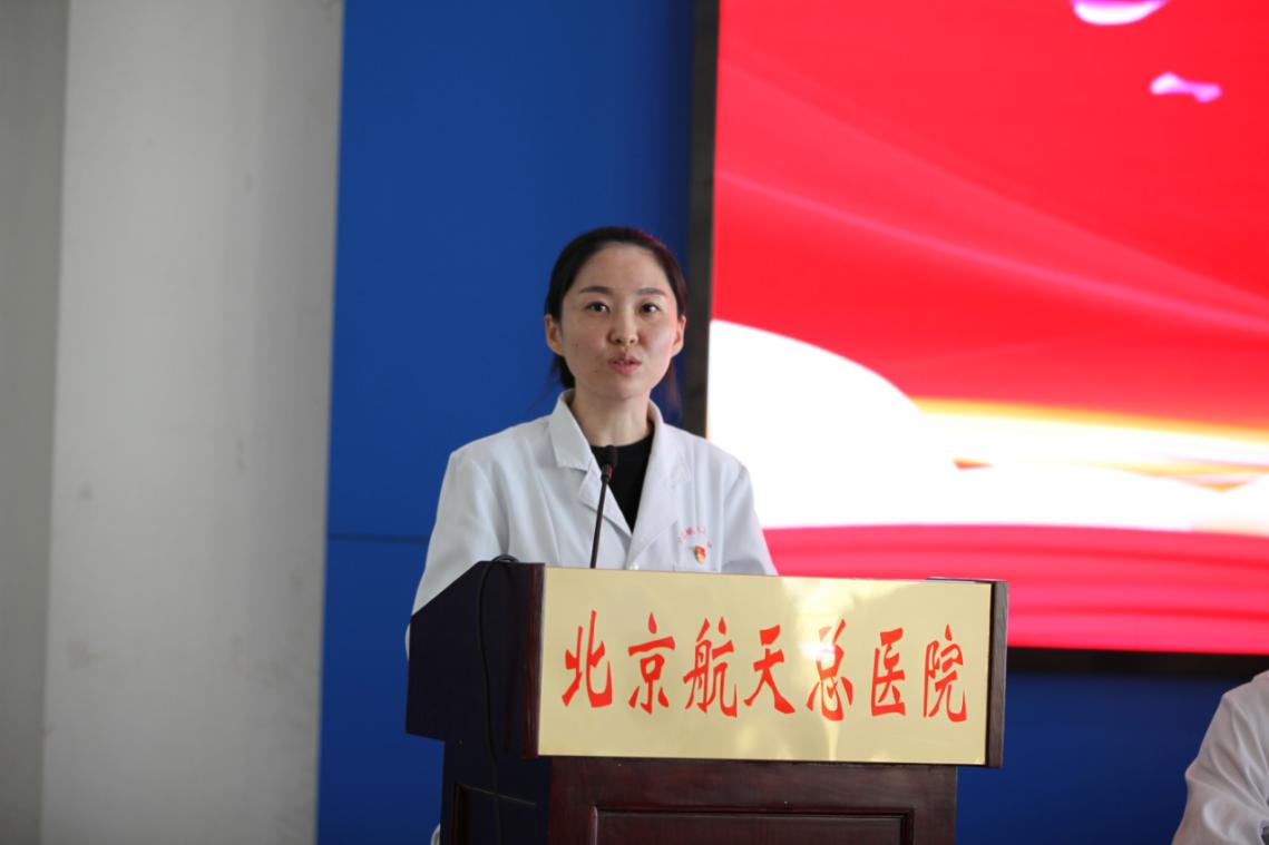 總醫(yī)院團(tuán)委(wei)書記晏俪航同志(zhì)宣讀倡議書 總醫(yī)院團(tuán)委(wei)書記晏俪航同志(zhì)宣讀倡議書